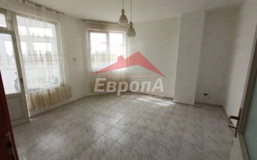 Тристаен апартамент